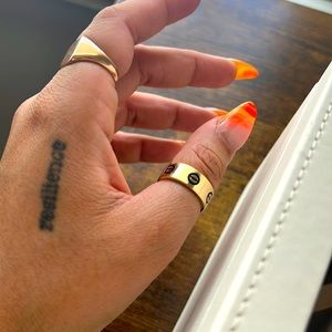 Quirky inspired ring. 🌝 Made in 14k yellow gold and black enamel